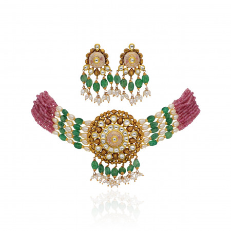 A Refined Gold Chikpati Set for the Modern Diva