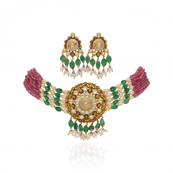 A Refined Gold Chikpati Set for the Modern Diva