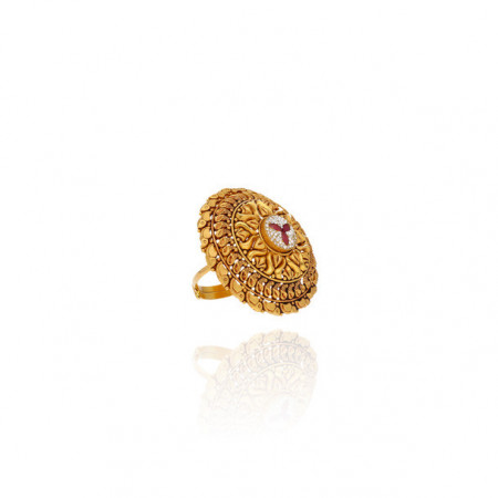 Gold Cocktail Ring with Timeless Appeal