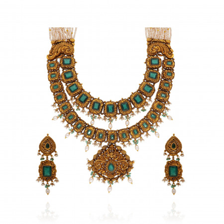 Sovereign Charm Gold Necklace Set