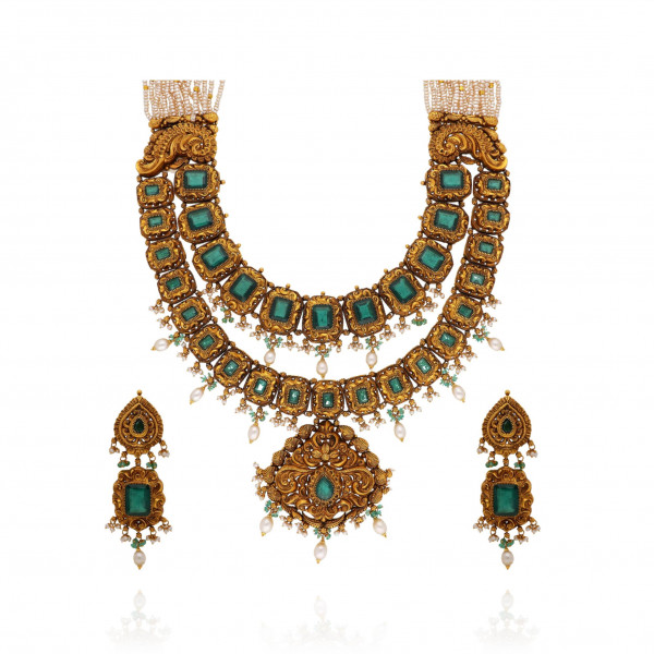 Sovereign Charm Gold Necklace Set