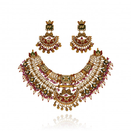 Opulent Glow Gold Necklace Set