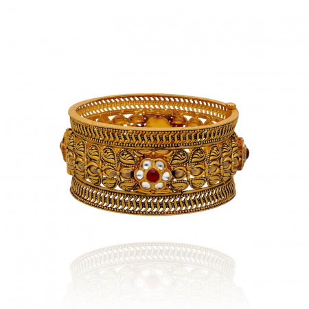 Embrace Luxury with Exquisite Gold Kadas