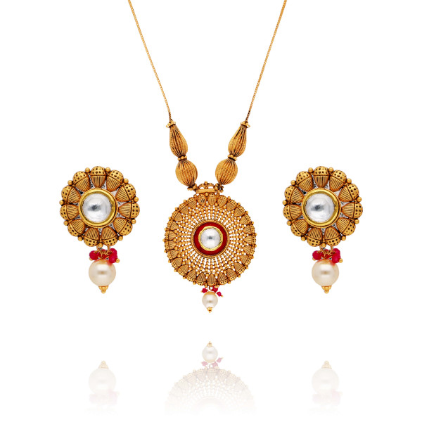 Gleaming Essence Gold Chain Set for Women