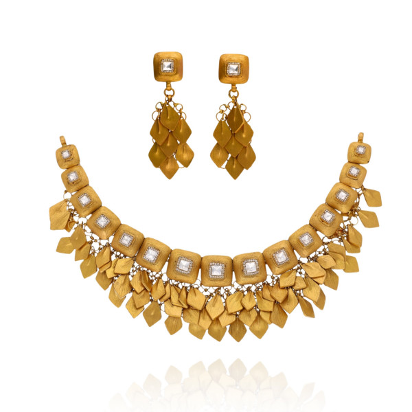 Svarna Elegance Gold Necklace Set