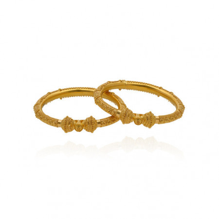 Radiant Luxe Gold Bangles That Illuminate Your Look