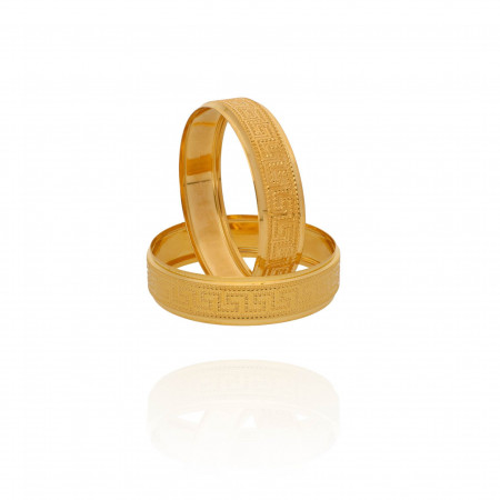 Golden Radiance Bangles That Bring Elegance to Life